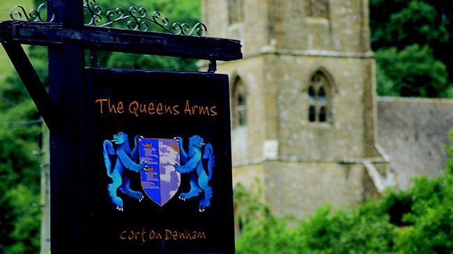The Queens Arms Pointington Logó fotó